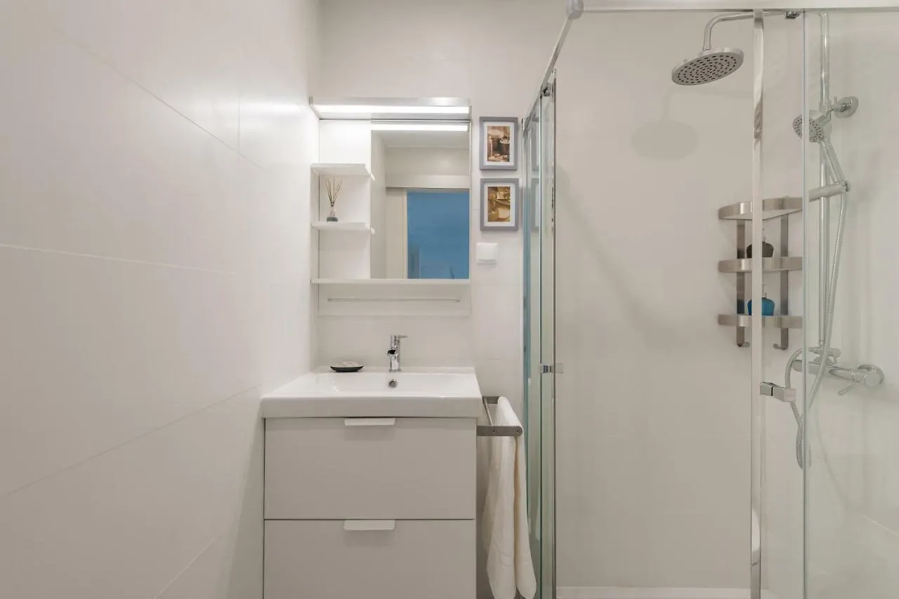 Apartment Light-Filled, Fully Renovated Apt Near Belem, By Timecooler Lisbon