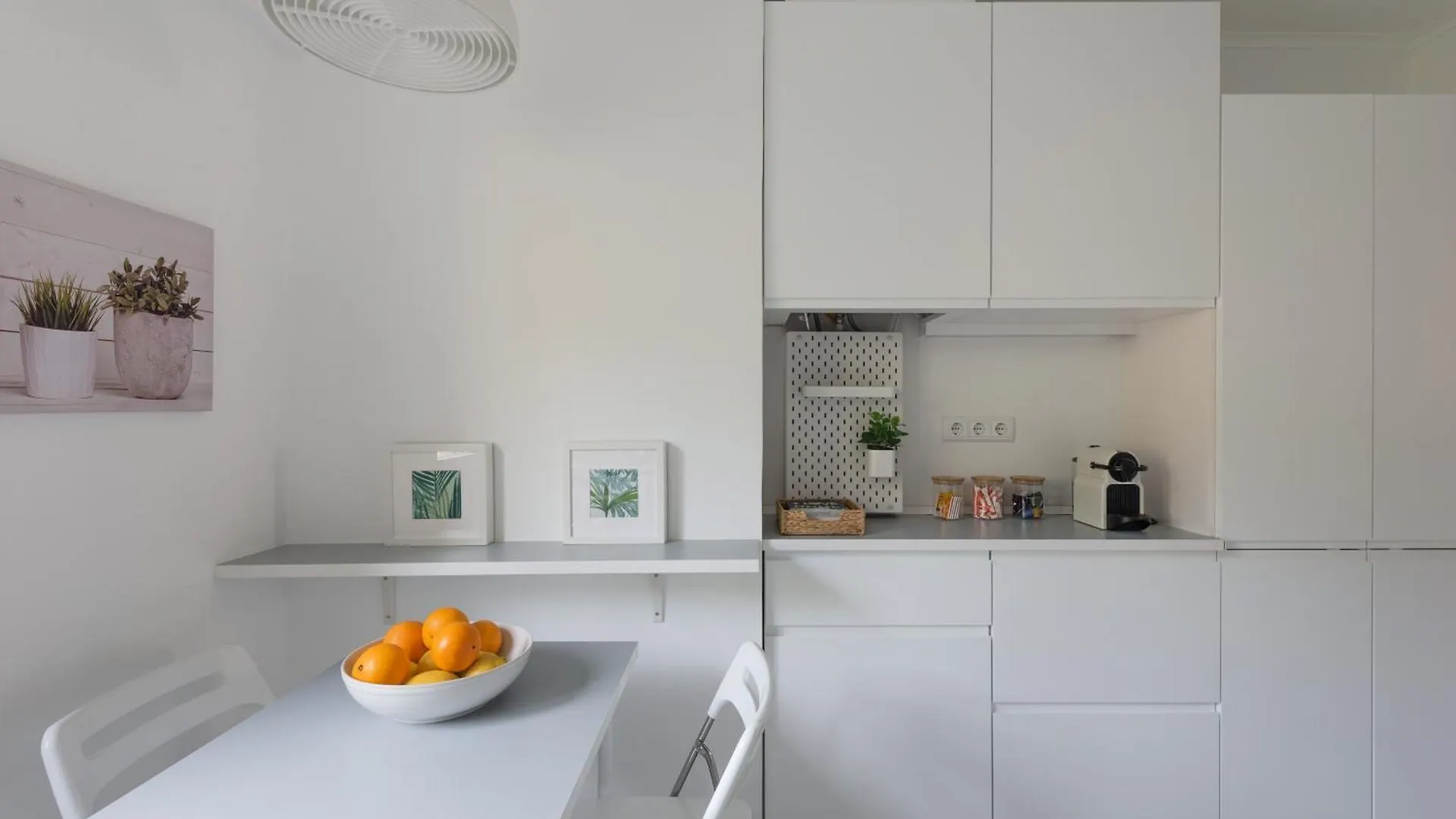 Light-Filled, Fully Renovated Apt Near Belem, By Timecooler Lisbon Apartment