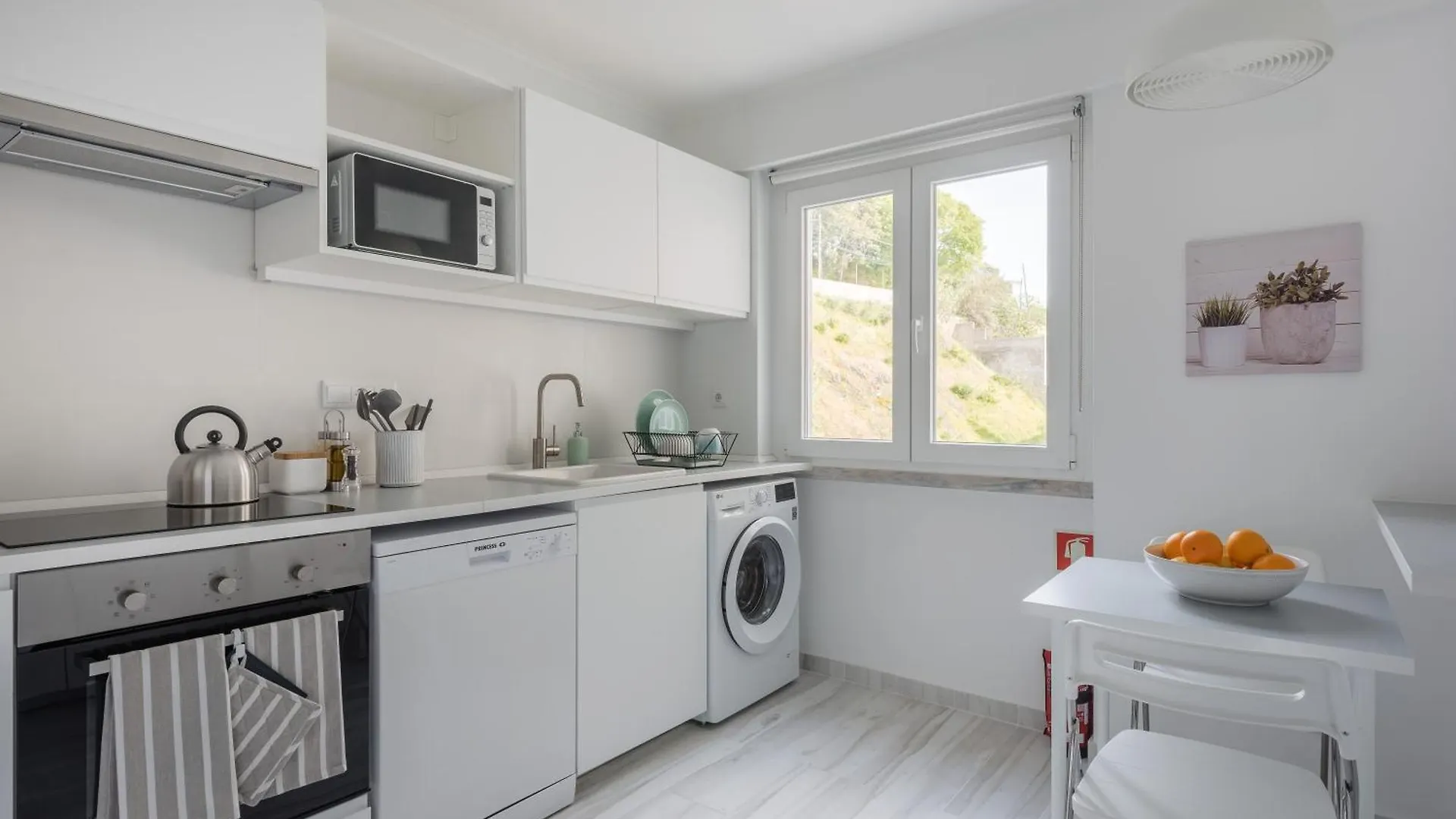 Apartment Light-Filled, Fully Renovated Apt Near Belem, By Timecooler Lisbon Portugal