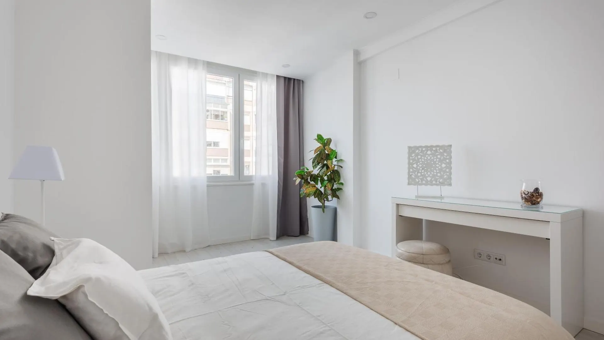 Light-Filled, Fully Renovated Apt Near Belem, By Timecooler Lisbon Portugal