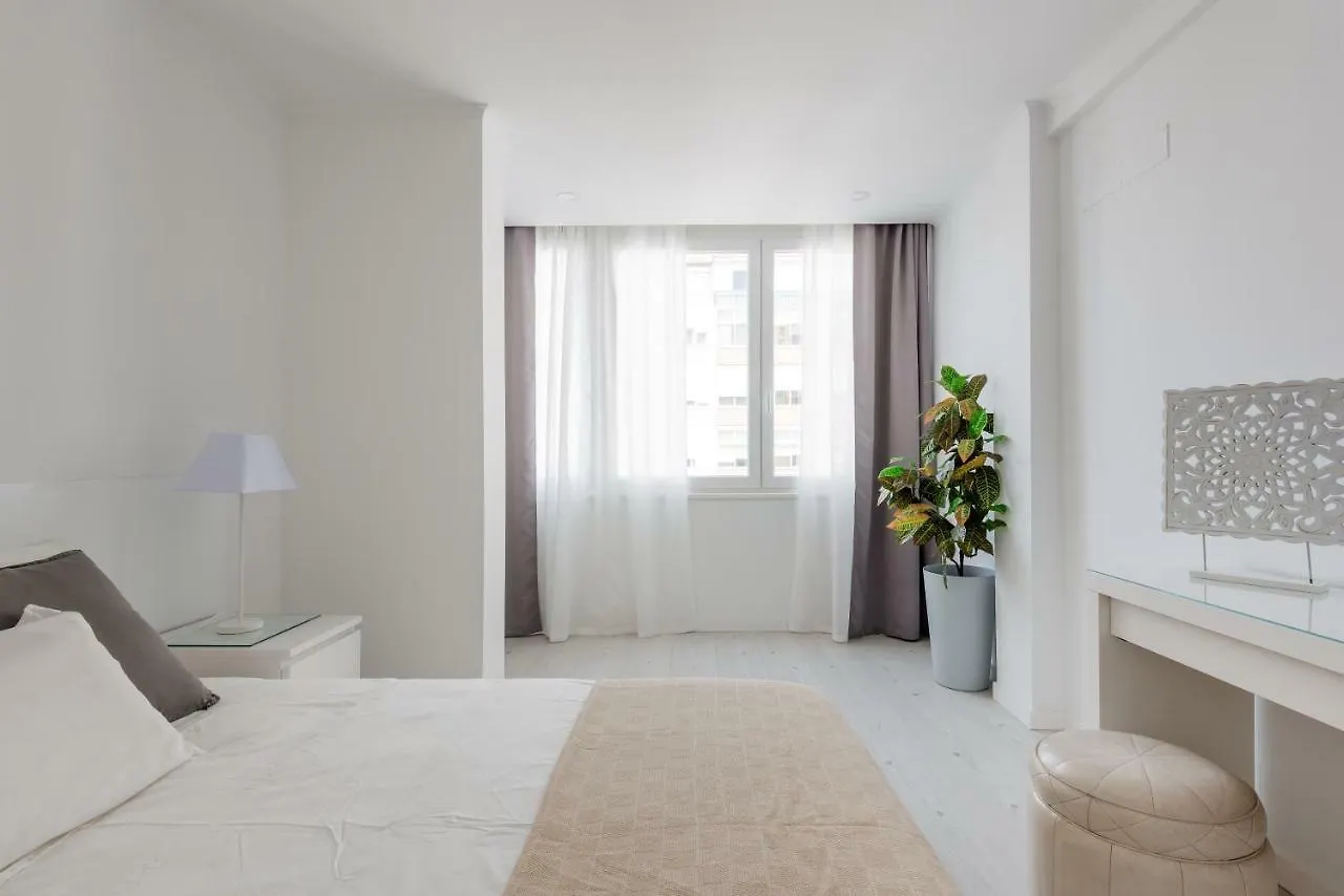 Light-Filled, Fully Renovated Apt Near Belem, By Timecooler Lisbon