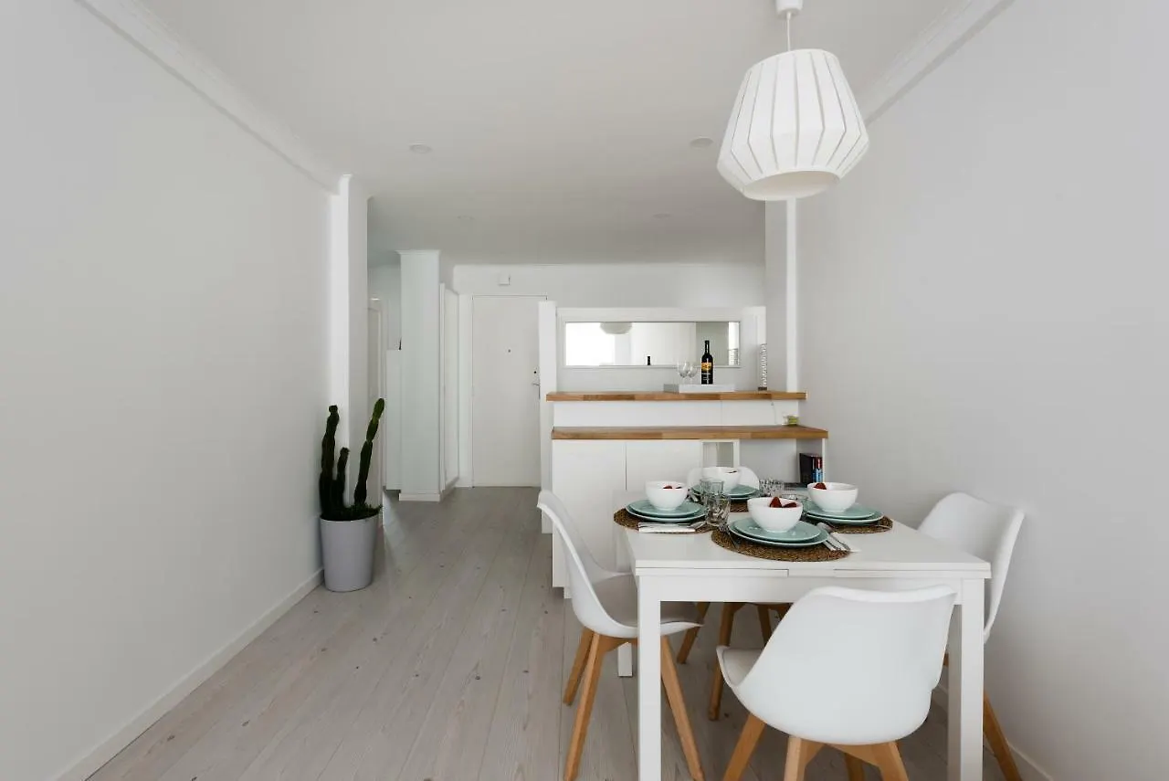 Apartment Light-Filled, Fully Renovated Apt Near Belem, By Timecooler Lisbon