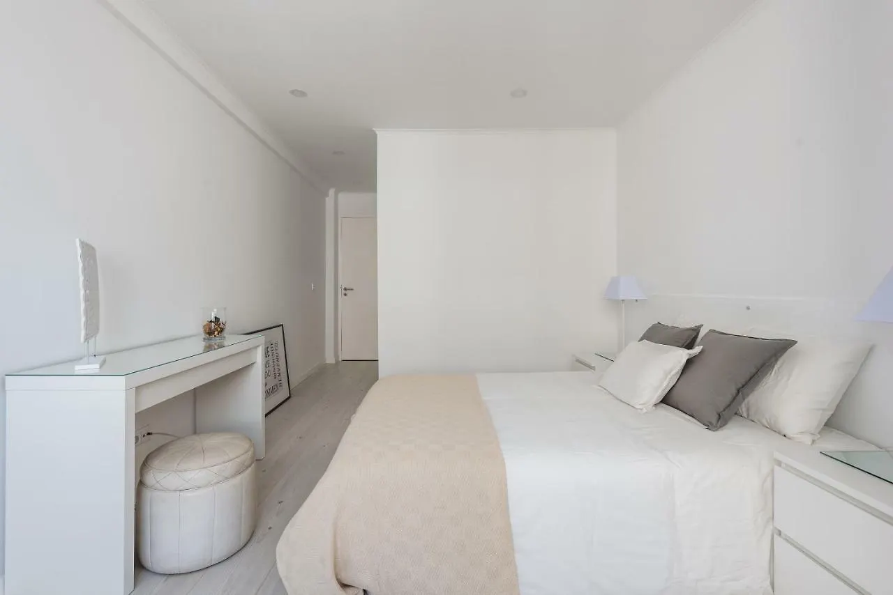 Light-Filled, Fully Renovated Apt Near Belem, By Timecooler Lisbon Apartment
