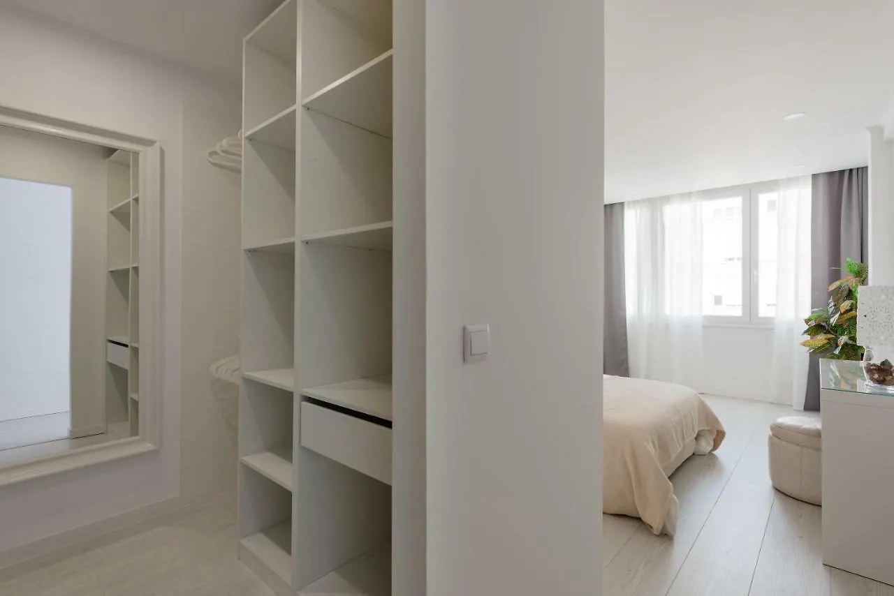 Light-Filled, Fully Renovated Apt Near Belem, By Timecooler Lisbon Apartment