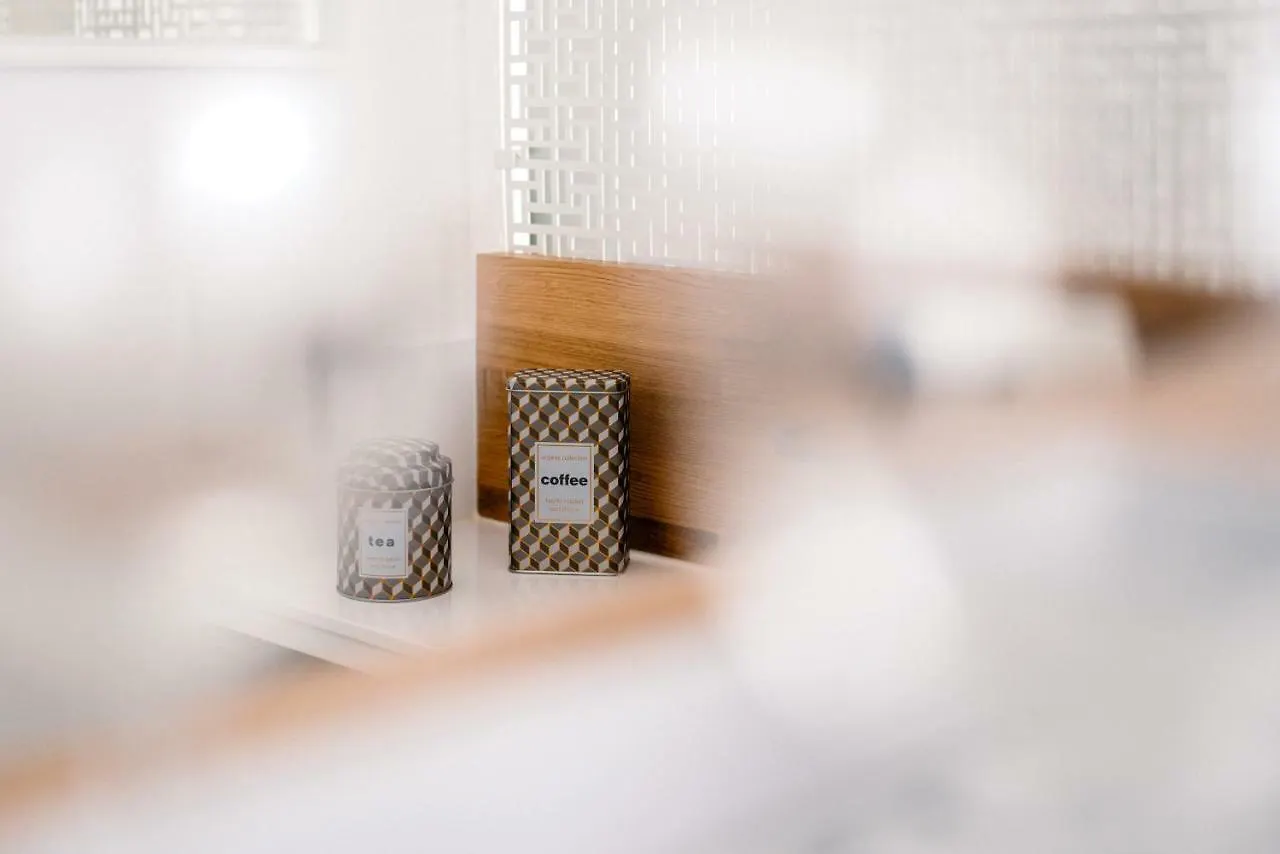 Apartment Light-Filled, Fully Renovated Apt Near Belem, By Timecooler Lisbon