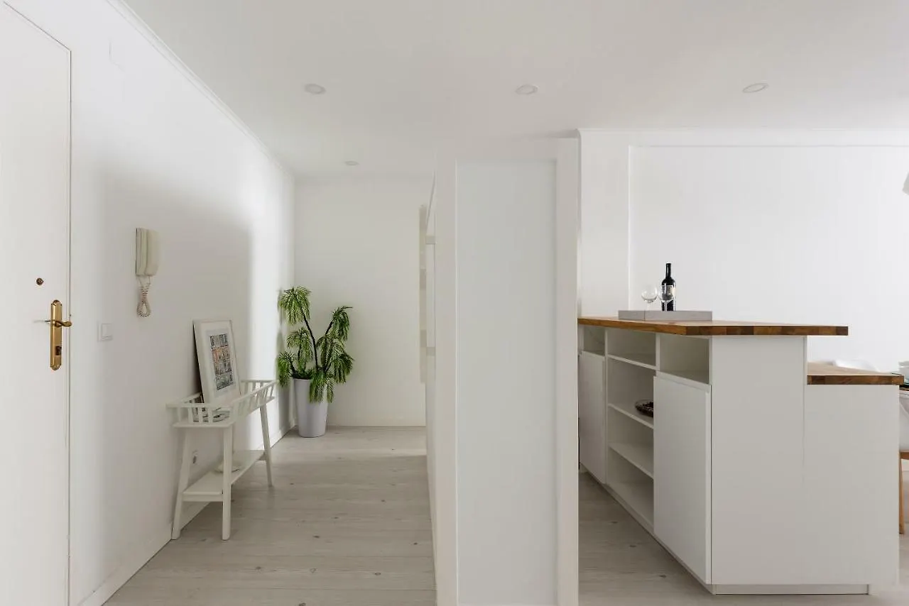 Apartment Light-Filled, Fully Renovated Apt Near Belem, By Timecooler Lisbon