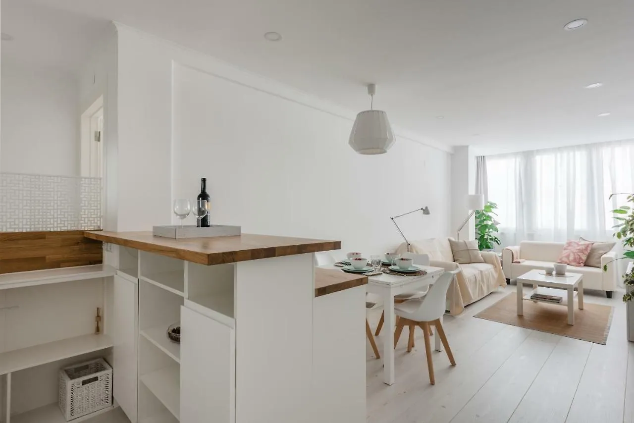 Light-Filled, Fully Renovated Apt Near Belem, By Timecooler Lisbon Apartment
